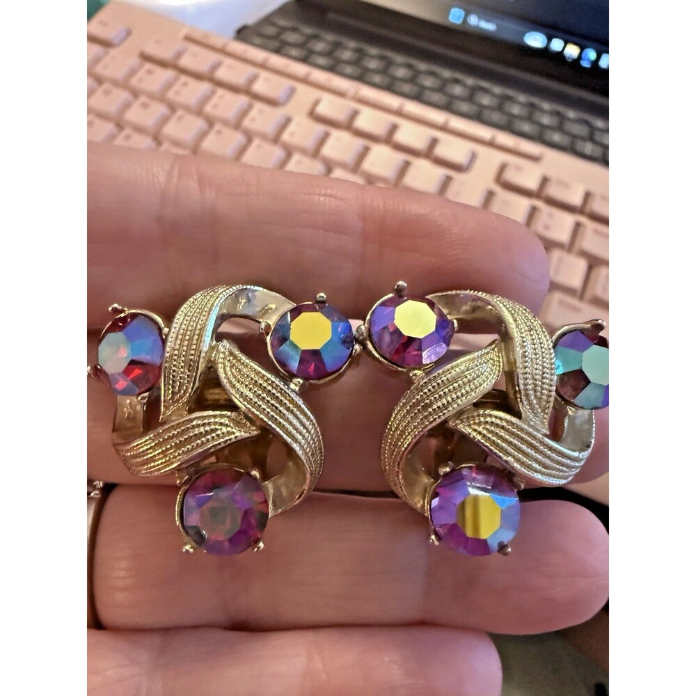 Vintage Signed Kramer Red Aurora Borealis Rhinestone Clip Earrings Knot 1.25"